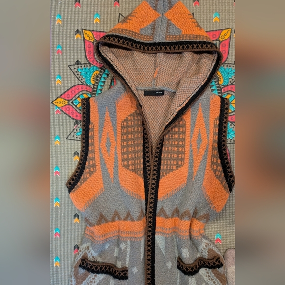 Women's Patterned Long Vest in Orange and Gray - Picture 7 of 10